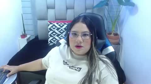 Snapshot of evelin_zaens chatting on 06.24.26 evelin zaens online show from 06.24.26