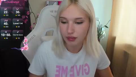 Snapshot of evelinalu chatting on 06.26.26 Evelina online show from 06.26.26