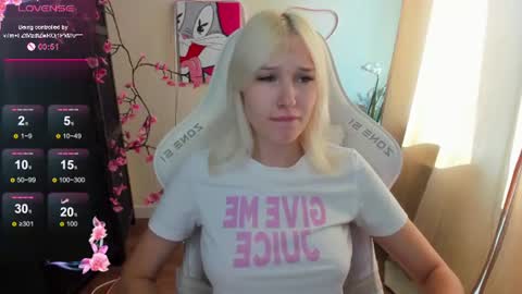 Snapshot of evelinalu chatting on 07.30.26 Evelina online show from 07.30.26