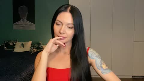 Snapshot of evelingoddess chatting on 10.08.25 your Love online show from 10.08.25