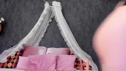 evellynereys online show from 09.18.25