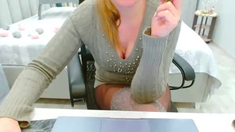 Snapshot of evelove33 chatting on 05.01.26 evelove online show from 05.01.26
