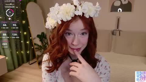 Snapshot of evelune chatting on 12.15.25 Eva online show from 12.15.25