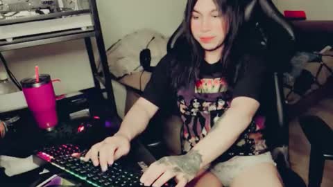 Snapshot of evelyn420521 chatting on 05.27.26 evelyn420521 online show from 05.27.26
