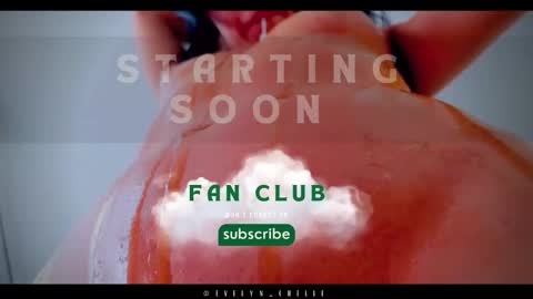 Snapshot of evelyn_chelle chatting on 09.11.25 Im Eve or Chelle Next Stream 191224 online show from 09.11.25