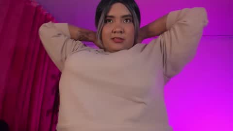 Evelyn Sandoval online show from 03.11.26