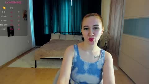 Snapshot of evelyn_smiths chatting on 04.15.26 Evelyn Smiths online show from 04.15.26