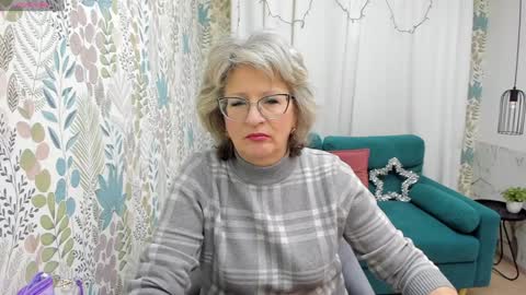 Evelyn online show from 01.05.25