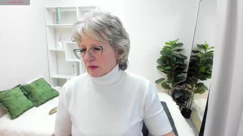 Evelyn online show from 10.13.25