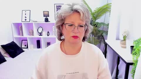 Evelyn online show from 11.28.25