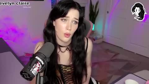 Snapshot of evelynclaire chatting on 03.12.25 Evelyn Claire online show from 03.12.25