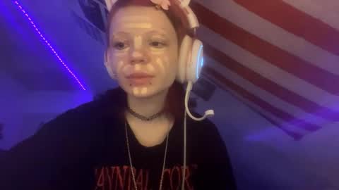 Snapshot of evettezirin chatting on 11.22.25 Sky online show from 11.22.25