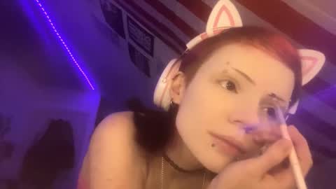 Snapshot of evettezirin chatting on 11.23.25 Sky online show from 11.23.25