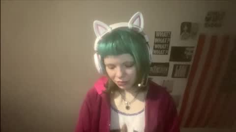 Snapshot of evettezirin chatting on 12.14.25 Sky online show from 12.14.25