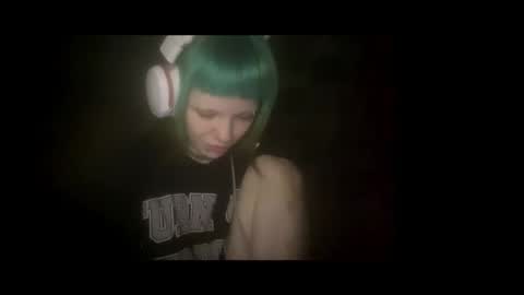 Snapshot of evettezirin chatting on 12.16.25 Sky online show from 12.16.25