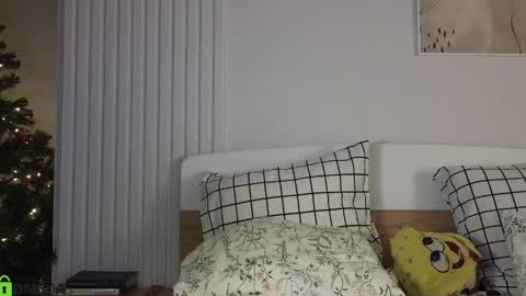 evi_woow online show from 12.11.24