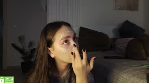 evi_woow online show from 10.25.25