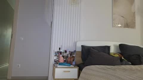 evi_woow online show from 04.13.26