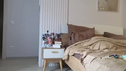 evi_woow online show from 04.25.26