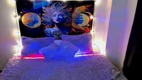 Snapshot of evie99_ chatting on 11.10.25 Evie99 online show from 11.10.25