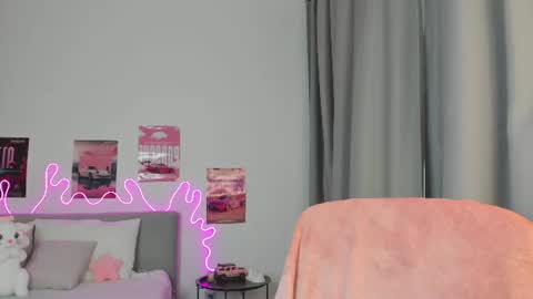Snapshot of evie_tomioka chatting on 07.05.26 Eva online show from 07.05.26