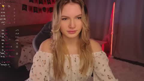 Snapshot of evilyn_next_door chatting on 10.31.25 Evelyn online show from 10.31.25