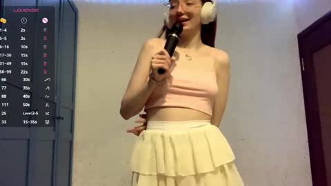 Snapshot of evonnesilvestre chatting on 09.19.25 Eva online show from 09.19.25