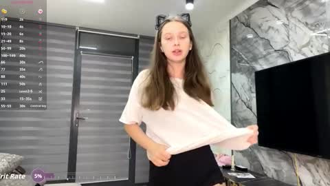 Snapshot of evonnesilvestre chatting on 10.19.25 Eva online show from 10.19.25
