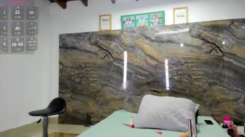 Snapshot of evy_connor chatting on 12.04.25 evy_connor online show from 12.04.25