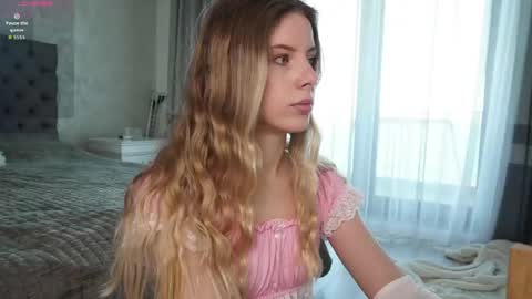 Snapshot of evymiuu chatting on 04.28.26 Evy online show from 04.28.26