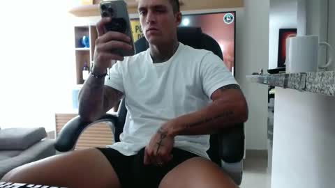 Snapshot of exotic_dude chatting on 04.28.26 camilo online show from 04.28.26