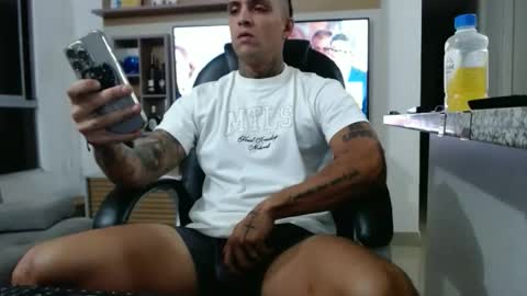 Snapshot of exotic_dude chatting on 06.01.26 camilo online show from 06.01.26