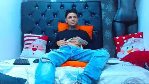 Snapshot of exotichot_couple chatting on 12.24.24 exotichot_couple online show from 12.24.24