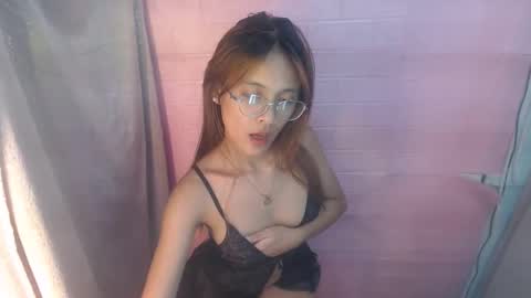 Snapshot of expenseve_kendy chatting on 10.25.25 veronica online show from 10.25.25