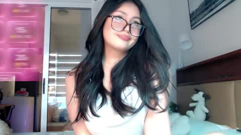Snapshot of expensive_candyx chatting on 05.13.26 Candy online show from 05.13.26