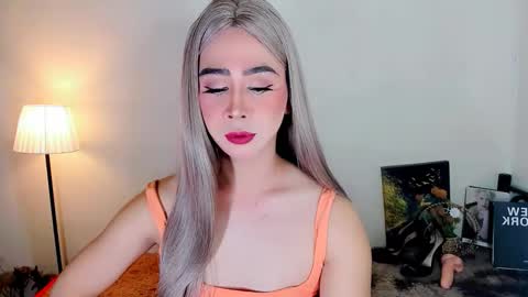 Snapshot of expensive_elise chatting on 02.17.26 expensive_elise online show from 02.17.26