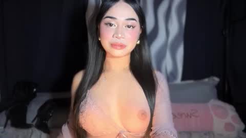 Snapshot of expensivets_chloe chatting on 10.01.25 chloee online show from 10.01.25