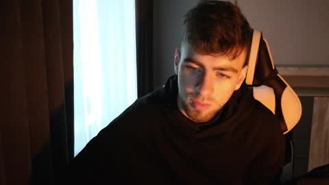 Snapshot of exstayz chatting on 09.30.25 Sweetheart online show from 09.30.25