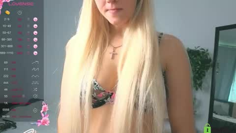 M4ry  online show from 09.12.25