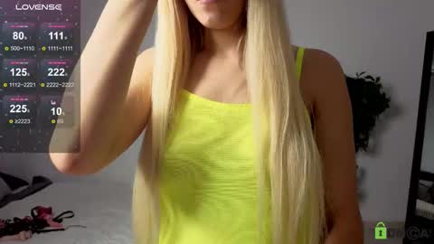 M4ry  online show from 10.29.25