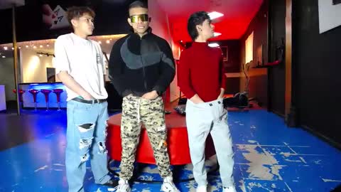 extrangers online show from 11.09.25