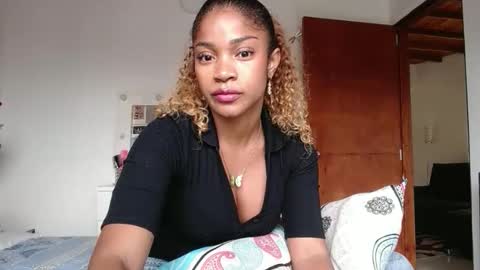 Snapshot of extrelli chatting on 12.16.25 extrelli online show from 12.16.25