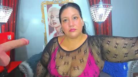 Snapshot of exxxtrabigboobs chatting on 12.13.25 Nessa casst online show from 12.13.25