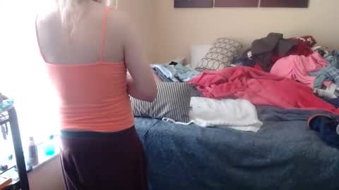 eyeswall0w online show from 09.16.25