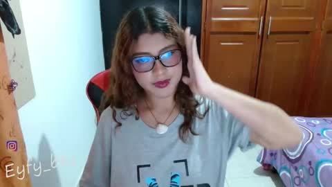 Nadia online show from 01.05.26