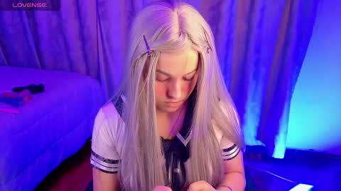 eymmy_24 online show from 12.16.25