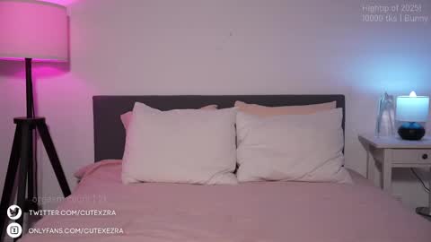 Snapshot of ezra chatting on 02.27.25 Ezra online show from 02.27.25