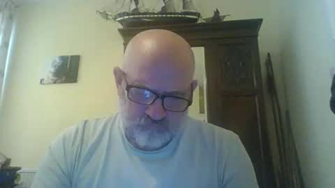 Snapshot of f1zzeek chatting on 04.28.26 f1zzeek online show from 04.28.26