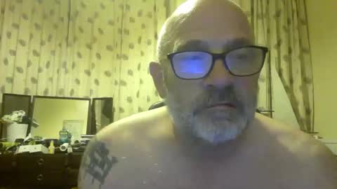 Snapshot of f1zzeek chatting on 05.27.26 f1zzeek online show from 05.27.26