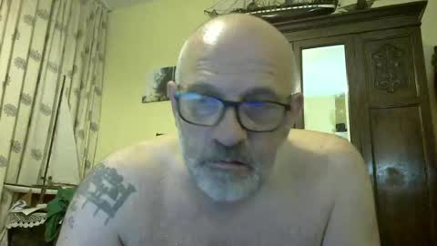 Snapshot of f1zzeek chatting on 08.08.26 f1zzeek online show from 08.08.26
